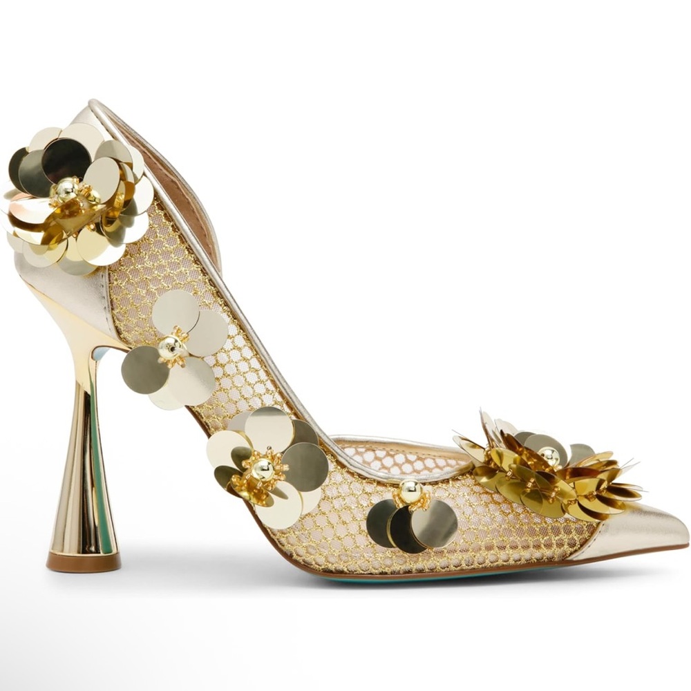 NEW Betsey Johnson Nash Gold Dorsay Sculptural Heels 3D Floral Embellishments 9